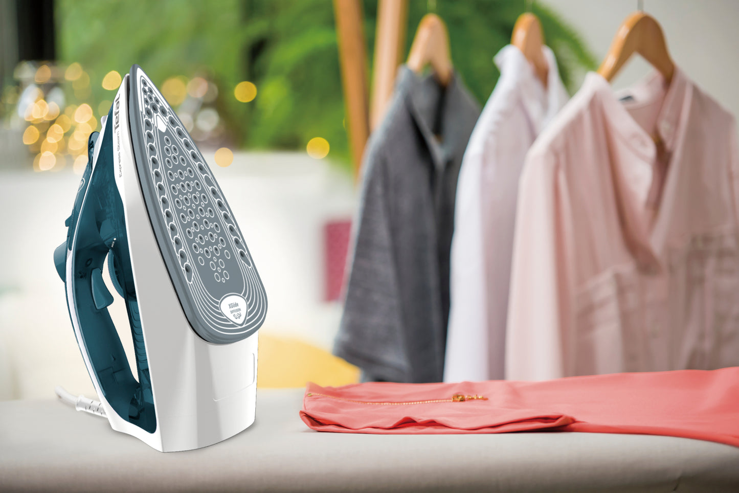 Tefal Express Steam Iron, 270ml 2400W Green/White FV2831 Powerful, Anti-Drip, Easy-to-Use, Fast Glide